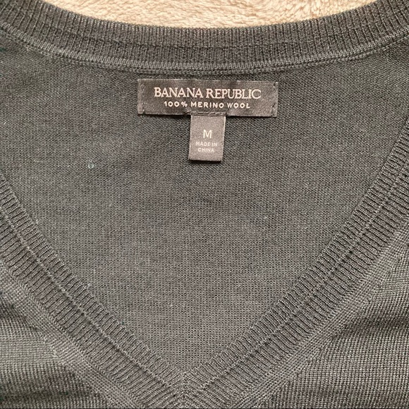 Banana Republic 100% Merino Wool Seamless V Neck Sweater Black - Picture 4 of 7